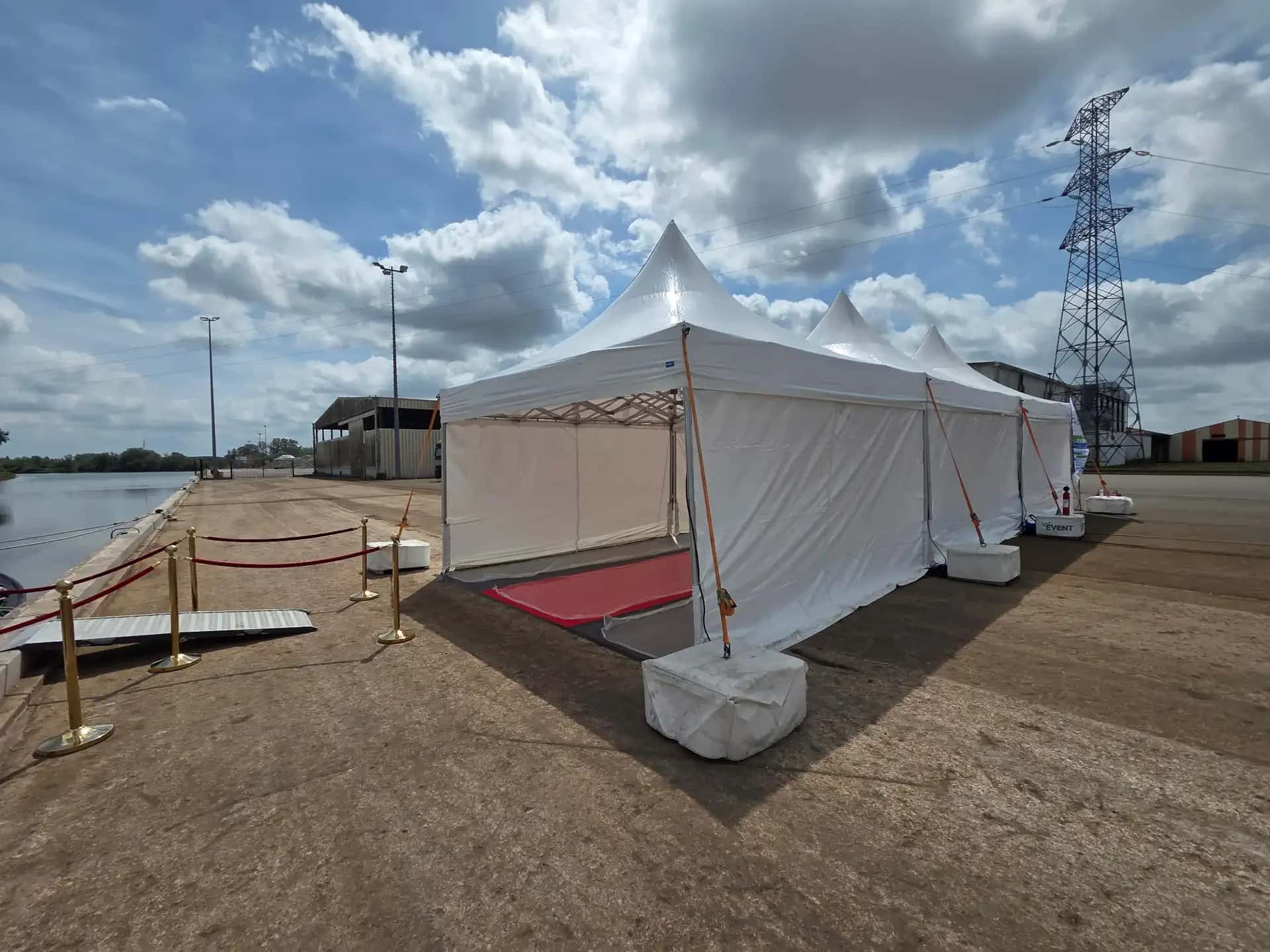 Port de Béthune opening under pagoda tents, 3 units
