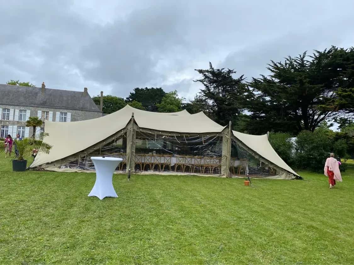 Mariage sous tente stretch fermable au château